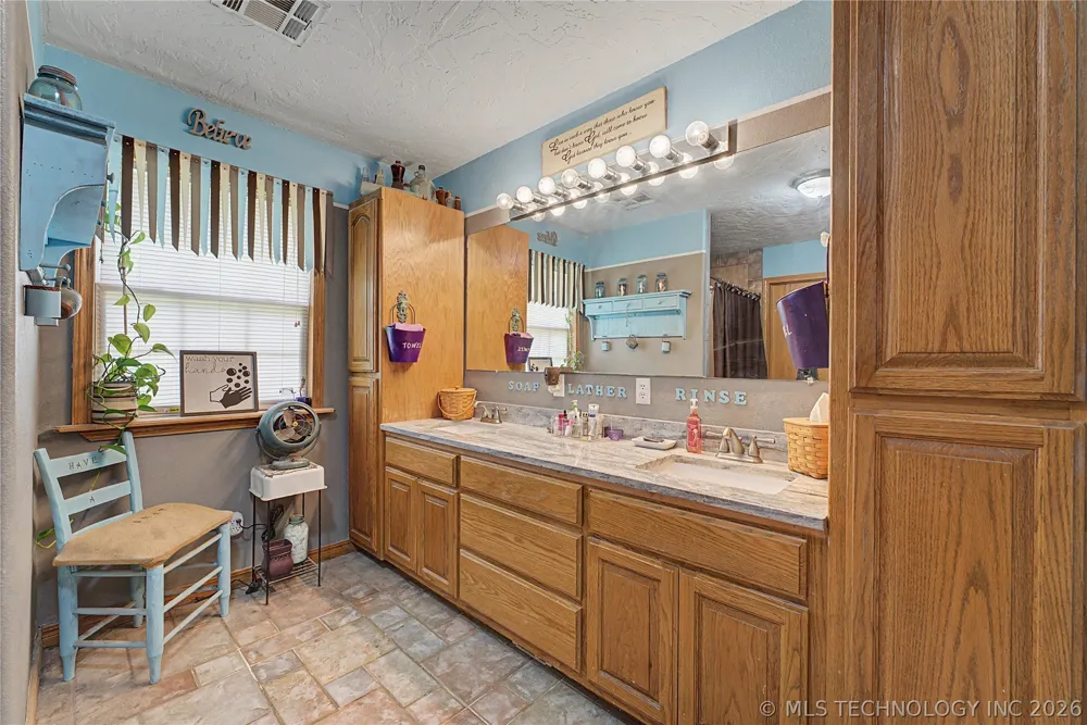 3674 E 520 Pryor, OK 74361
