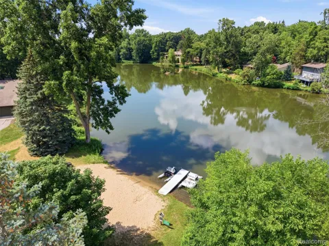 2281 Forest Glen