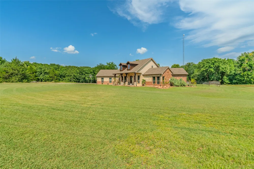 239 County Road 4105 Bonham, TX 75418