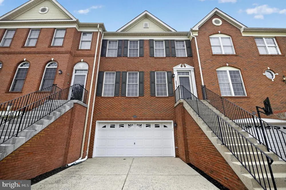 25915 KIRKWOOD SQUARE Chantilly, VA 20152