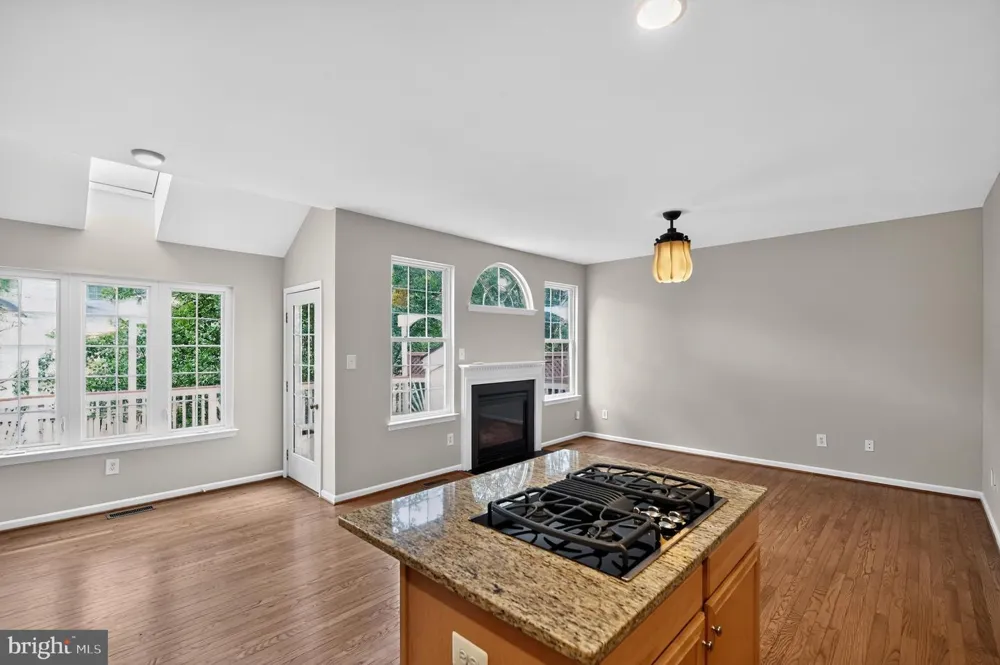 25915 KIRKWOOD SQUARE Chantilly, VA 20152