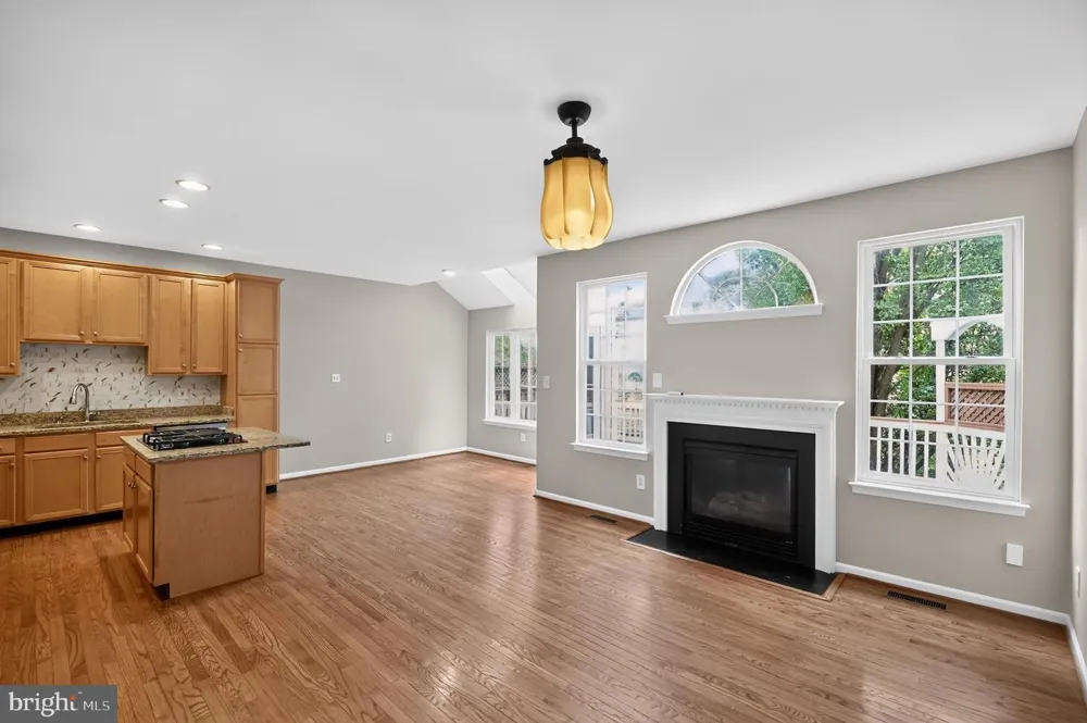 25915 KIRKWOOD SQUARE Chantilly, VA 20152