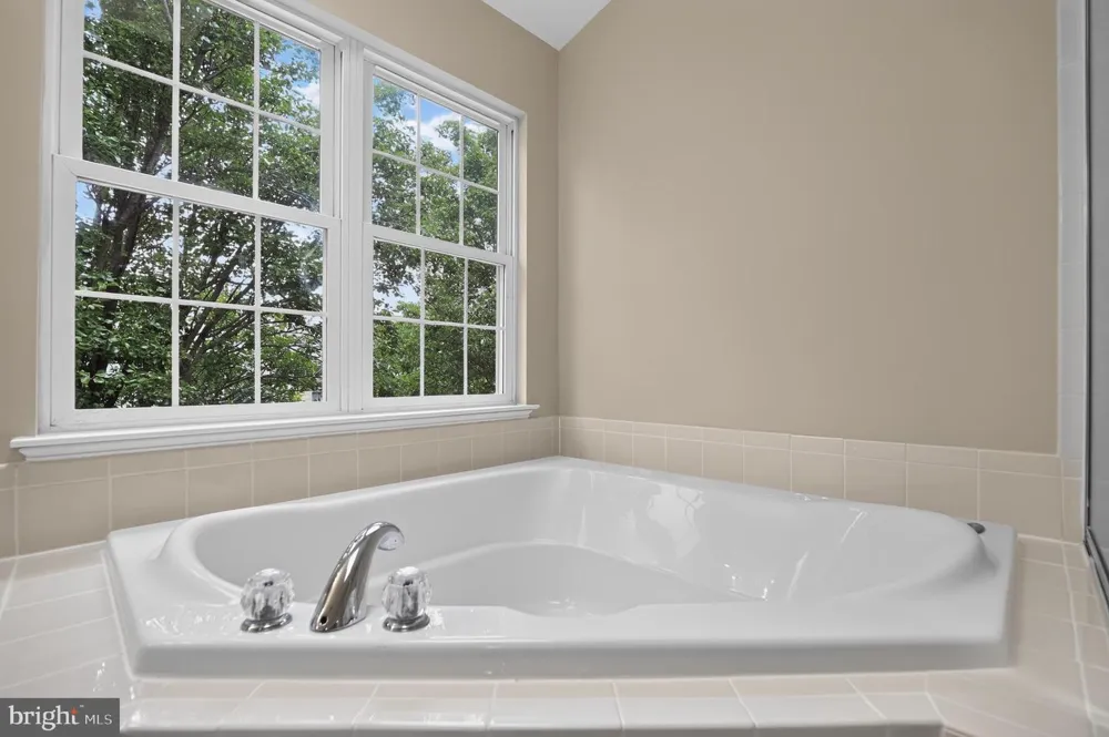 25915 KIRKWOOD SQUARE Chantilly, VA 20152