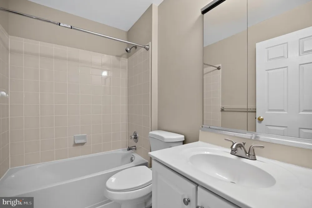 25915 KIRKWOOD SQUARE Chantilly, VA 20152