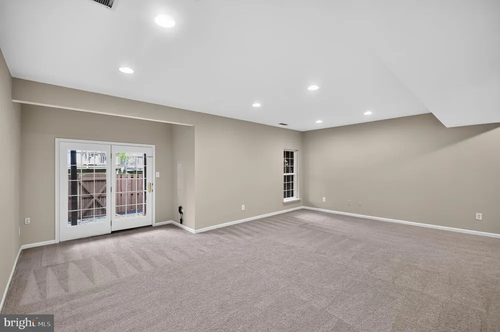 25915 KIRKWOOD SQUARE Chantilly, VA 20152