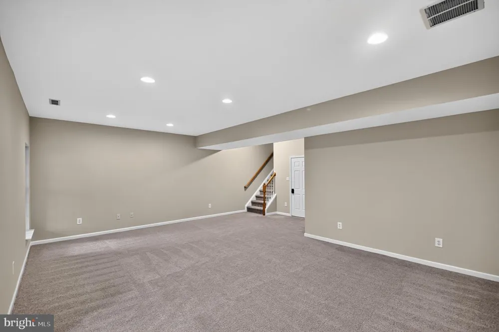 25915 KIRKWOOD SQUARE Chantilly, VA 20152