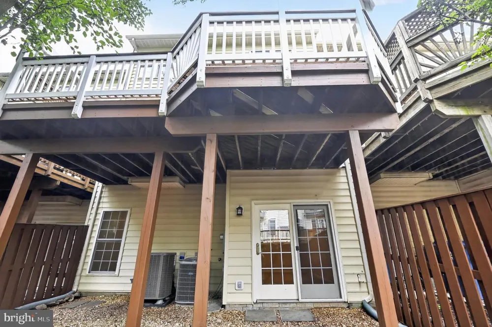 25915 KIRKWOOD SQUARE Chantilly, VA 20152