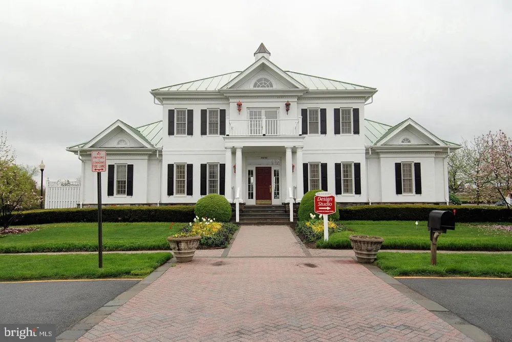 25915 KIRKWOOD SQUARE Chantilly, VA 20152