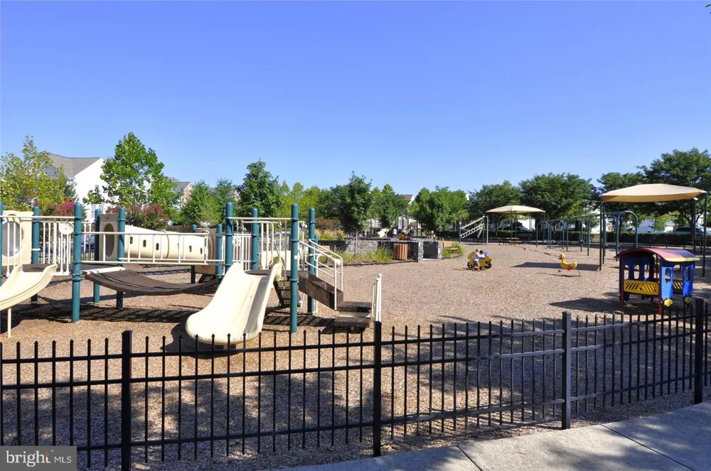 25915 KIRKWOOD SQUARE Chantilly, VA 20152