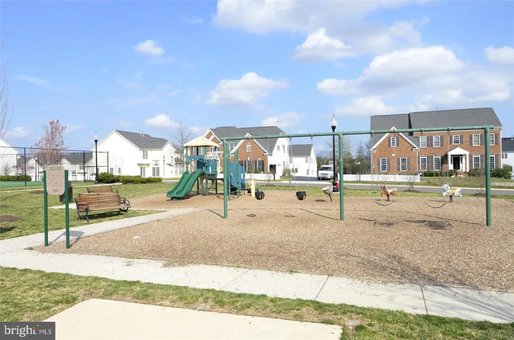 25915 KIRKWOOD SQUARE Chantilly, VA 20152