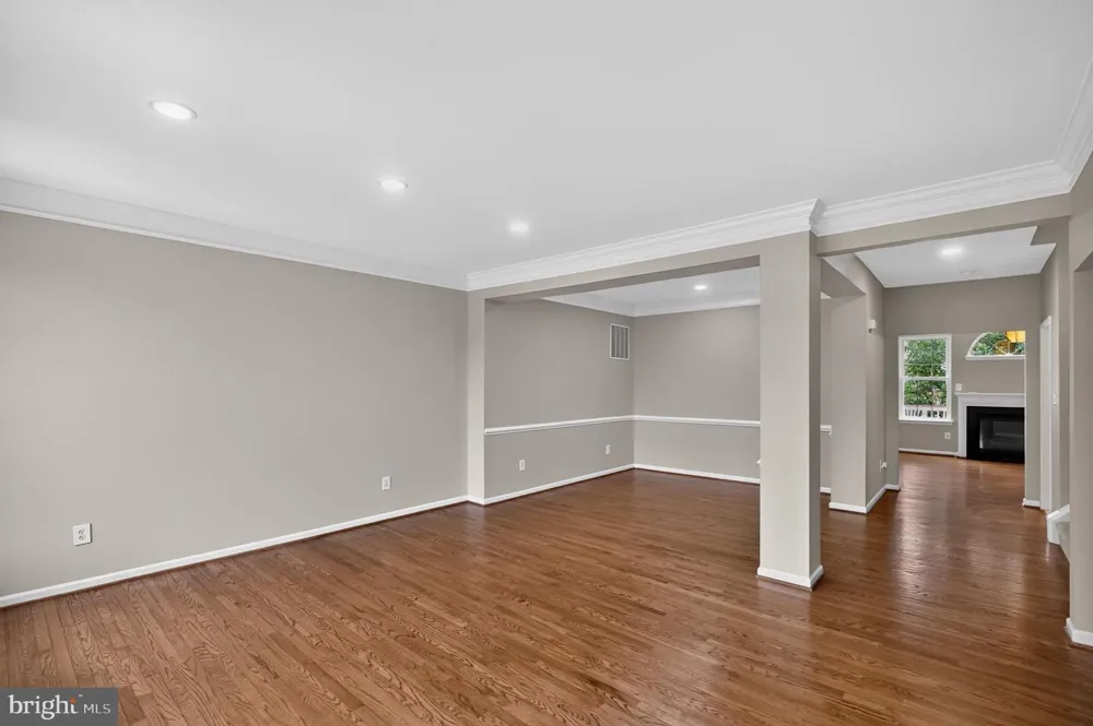 25915 KIRKWOOD SQUARE Chantilly, VA 20152