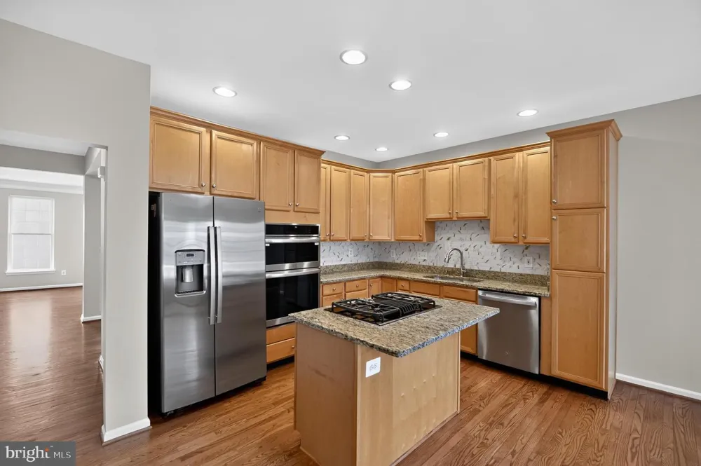 25915 KIRKWOOD SQUARE Chantilly, VA 20152