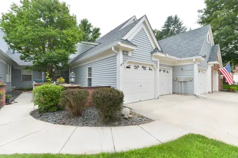 1262 Pond View Lane