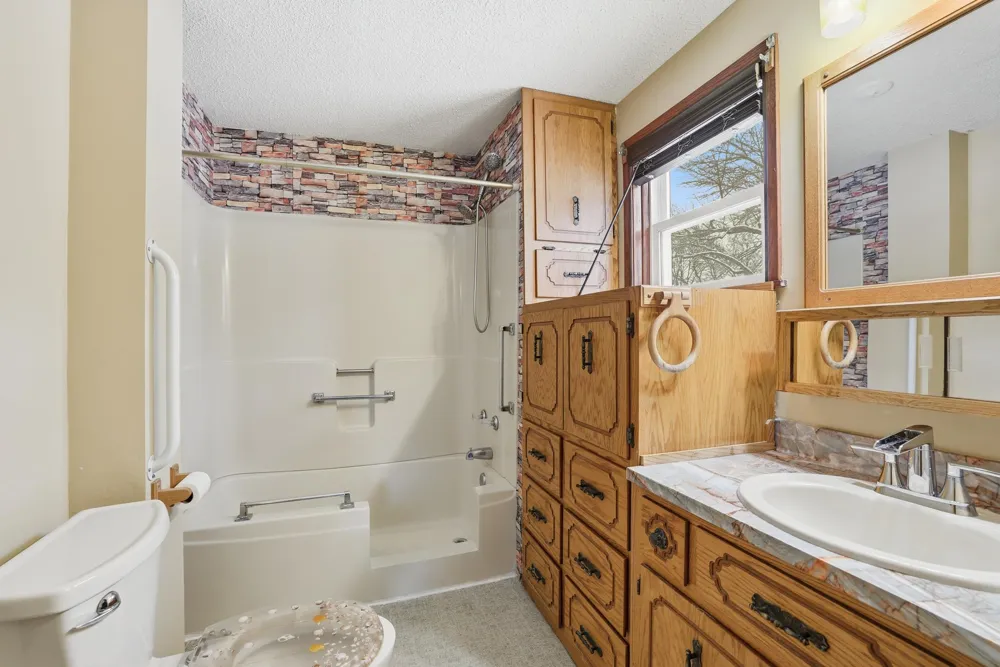 627 S Litchfield Avenue Litchfield, MN 55355