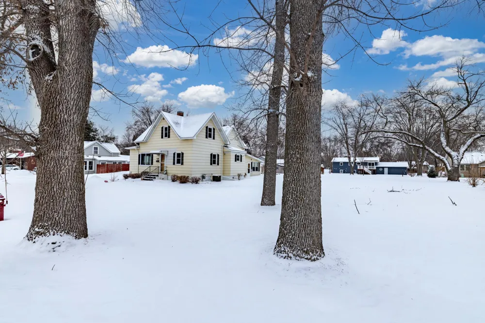 627 S Litchfield Avenue Litchfield, MN 55355