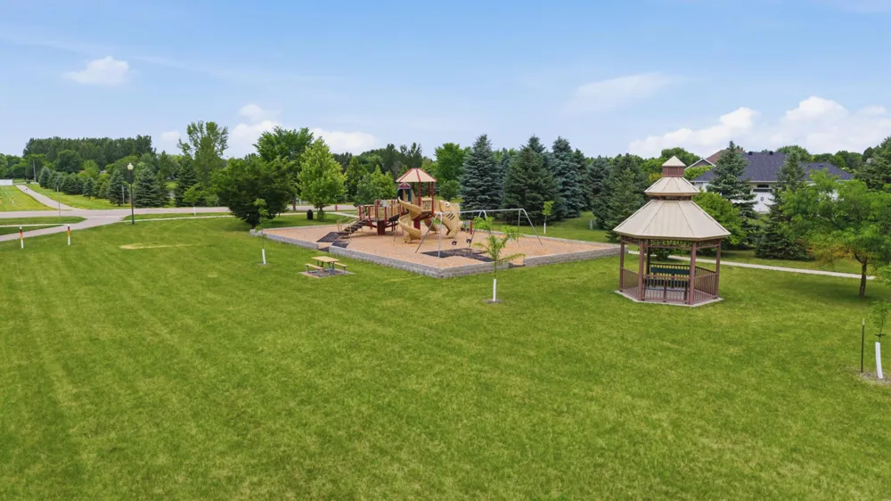 424 44th Avenue S Moorhead, MN 56560