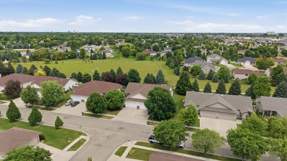 424 44th Avenue S Moorhead, MN 56560