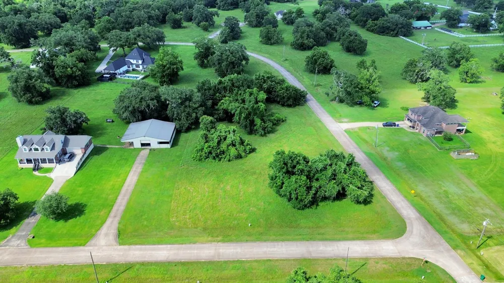 406 Rancho Chico Trail Angleton, TX 77515