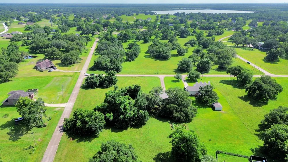 406 Rancho Chico Trail Angleton, TX 77515