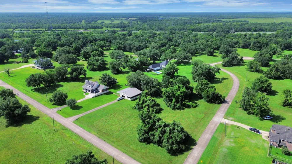 406 Rancho Chico Trail Angleton, TX 77515