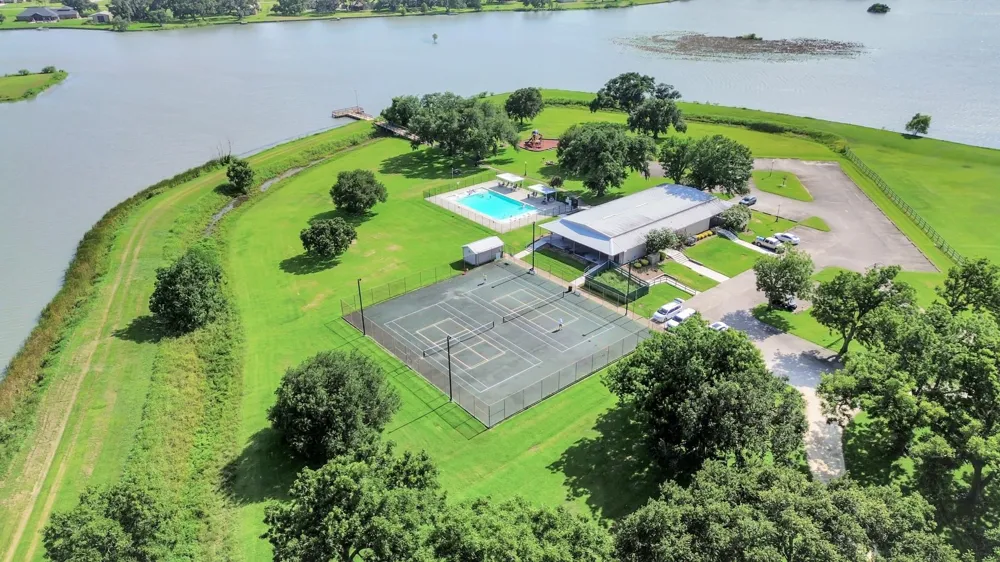 406 Rancho Chico Trail Angleton, TX 77515