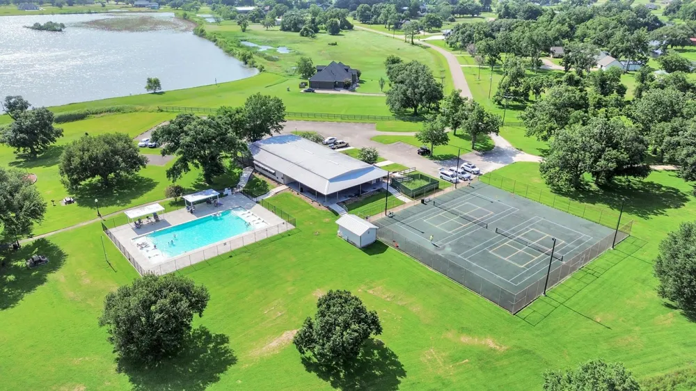 406 Rancho Chico Trail Angleton, TX 77515