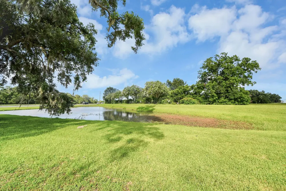 406 Rancho Chico Trail Angleton, TX 77515