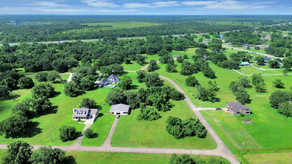 406 Rancho Chico Trail Angleton, TX 77515