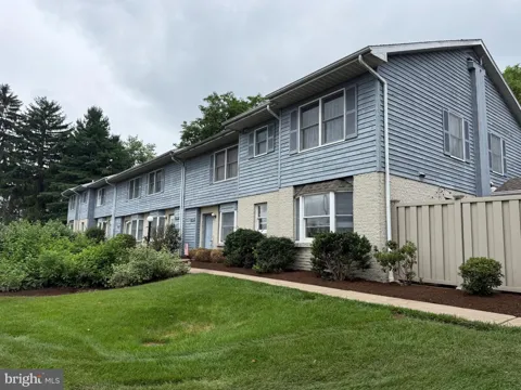 933 W WHITEHALL ROAD