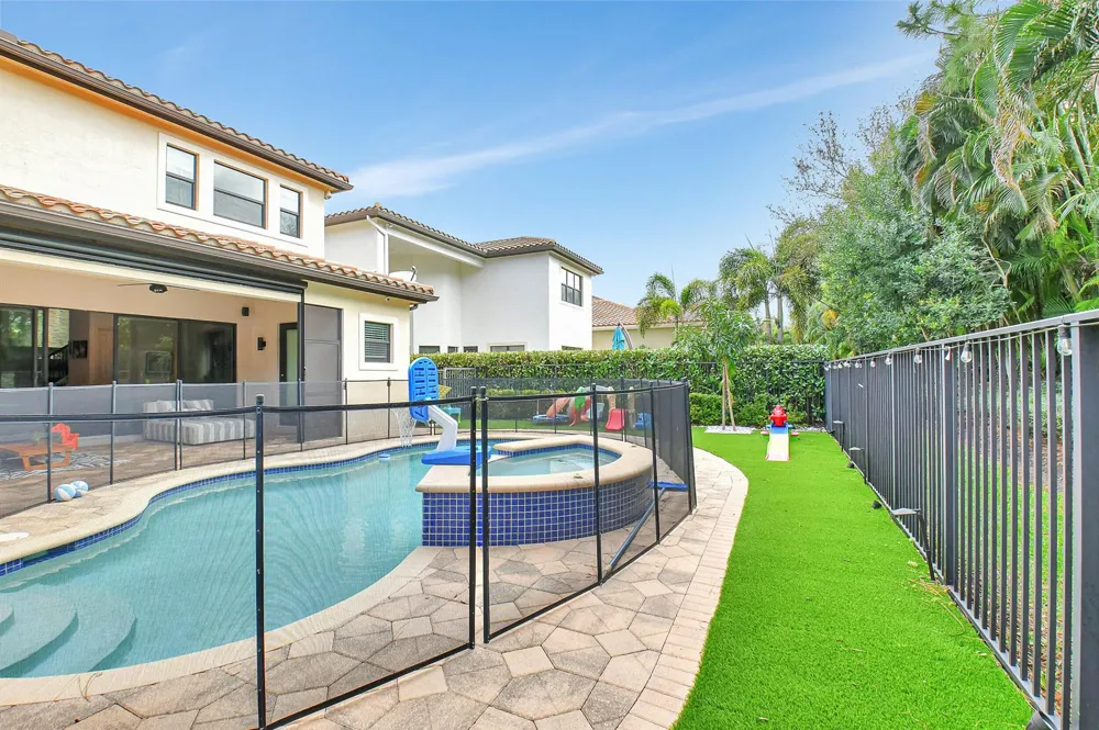 16879 Bridge Crossing Circle Delray Beach, FL 33446