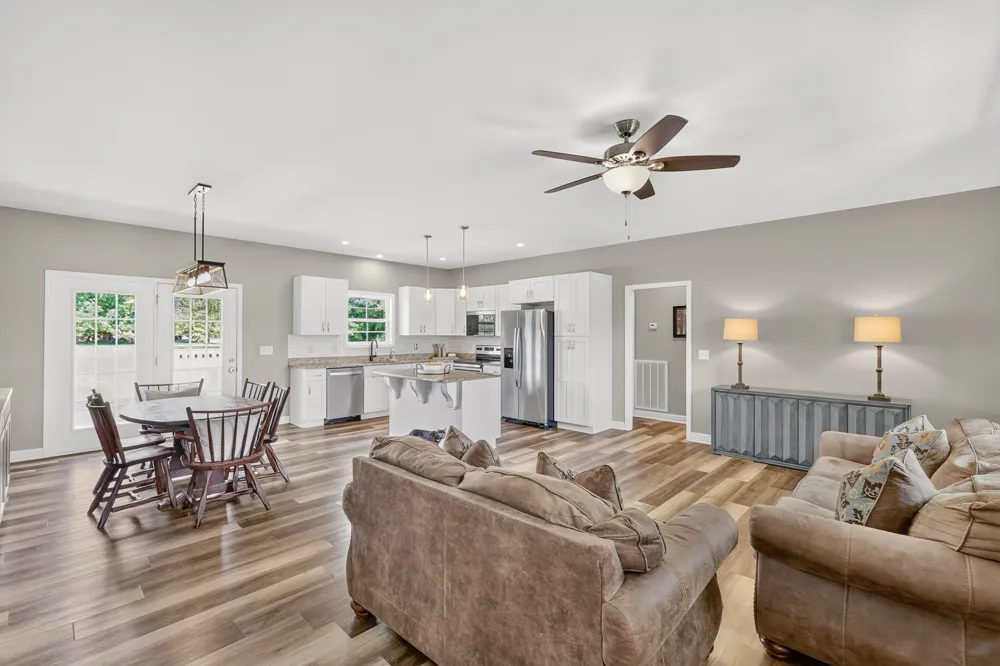 9970 Jim Cummings Hwy Bradyville, TN 37026