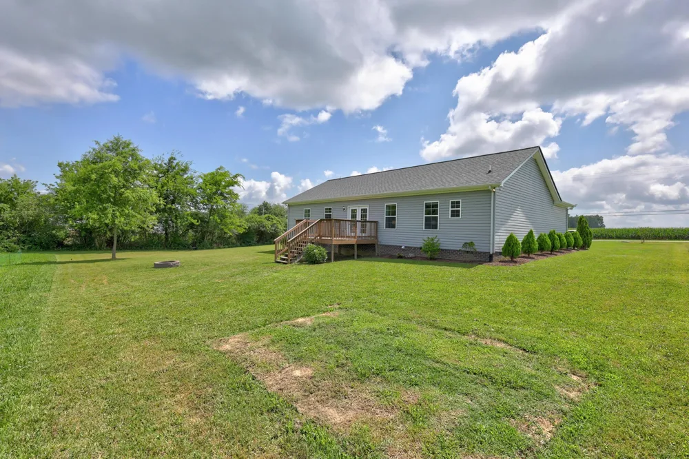 9970 Jim Cummings Hwy Bradyville, TN 37026