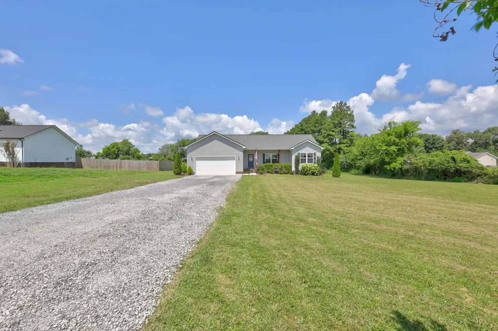 9970 Jim Cummings Hwy Bradyville, TN 37026