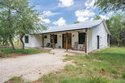 101 Rambling Oaks Drive