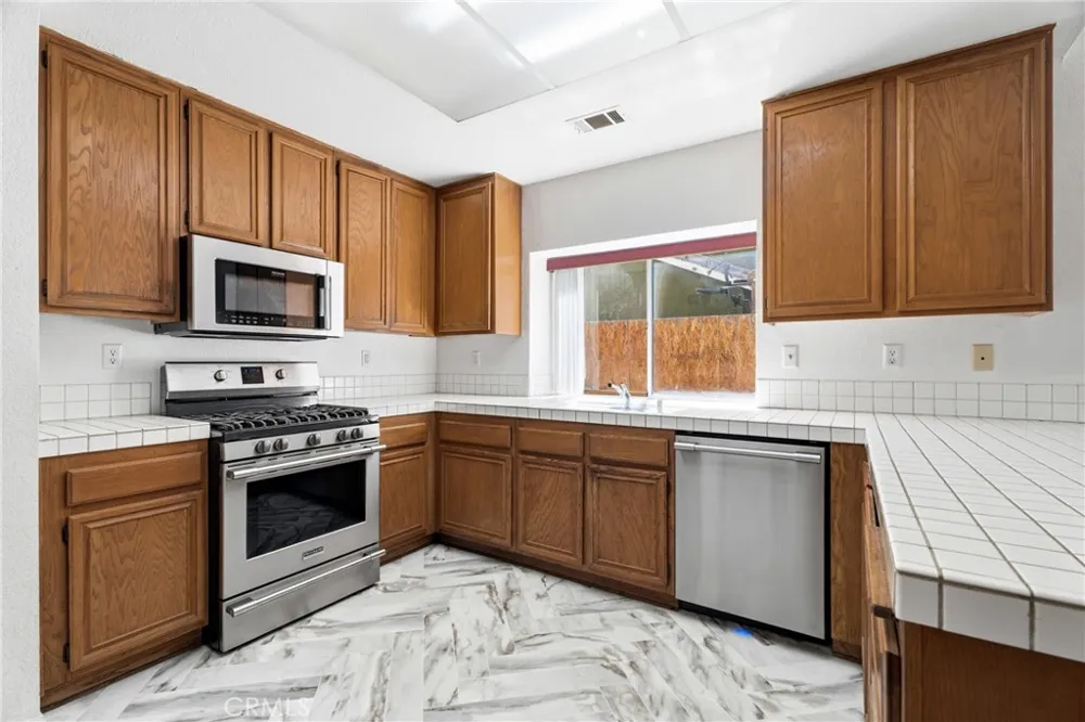 1845 West Avenue H 8 Lancaster, CA 93534