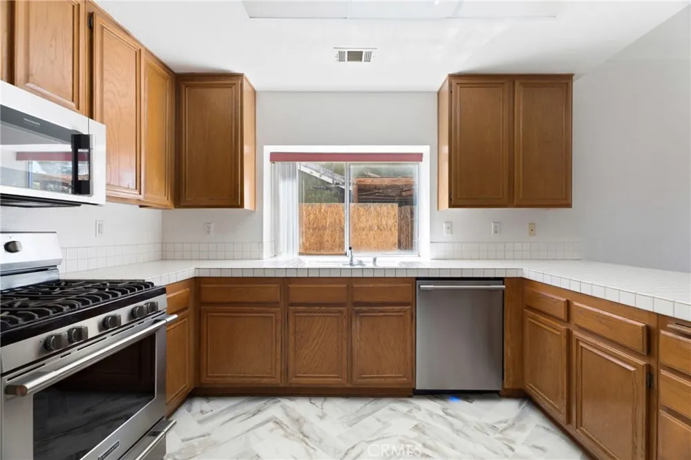1845 West Avenue H 8 Lancaster, CA 93534