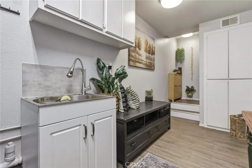 8927 Cedros #14 Panorama City, CA 91402