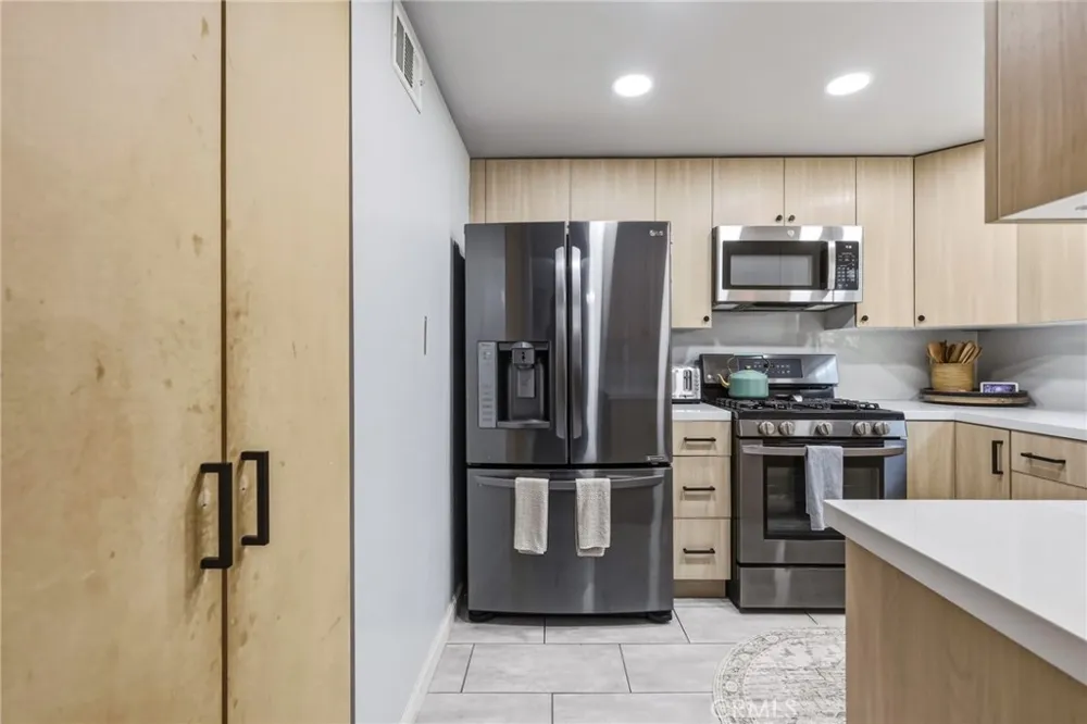 8927 Cedros #14 Panorama City, CA 91402