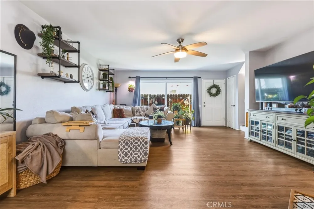 8927 Cedros #14 Panorama City, CA 91402