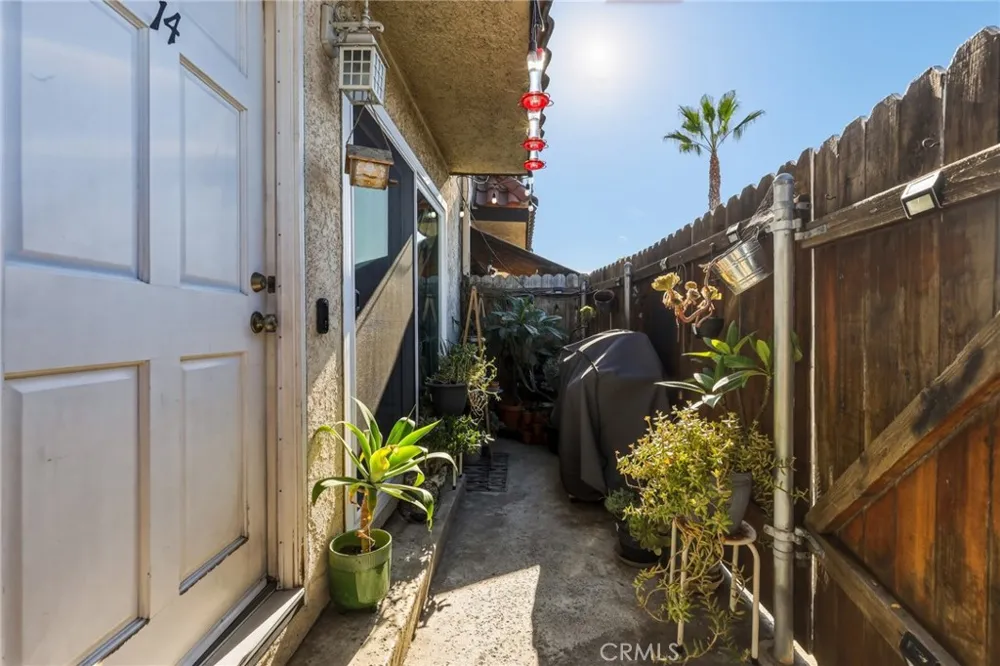 8927 Cedros #14 Panorama City, CA 91402