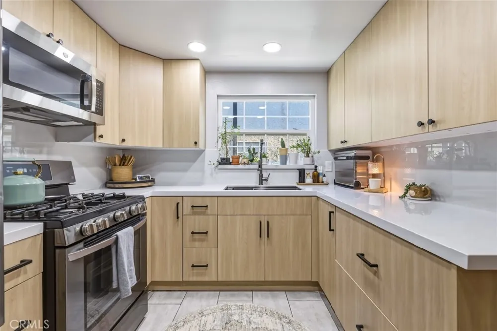 8927 Cedros #14 Panorama City, CA 91402
