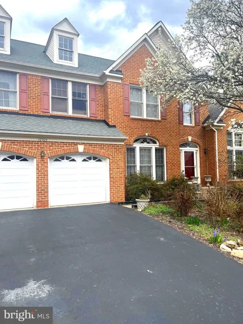 10504 TROWBRIDGE COURT