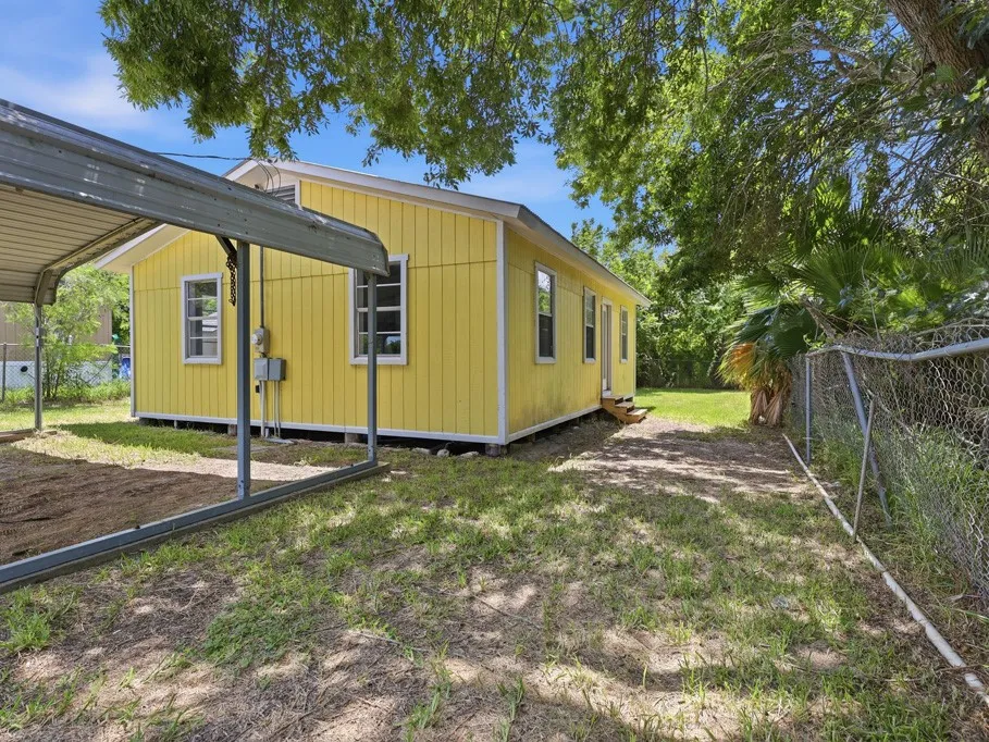 207 11th Street Fulton, TX 78358
