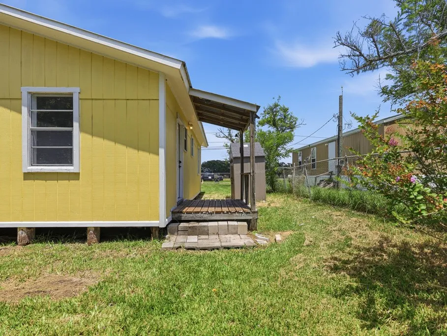 207 11th Street Fulton, TX 78358