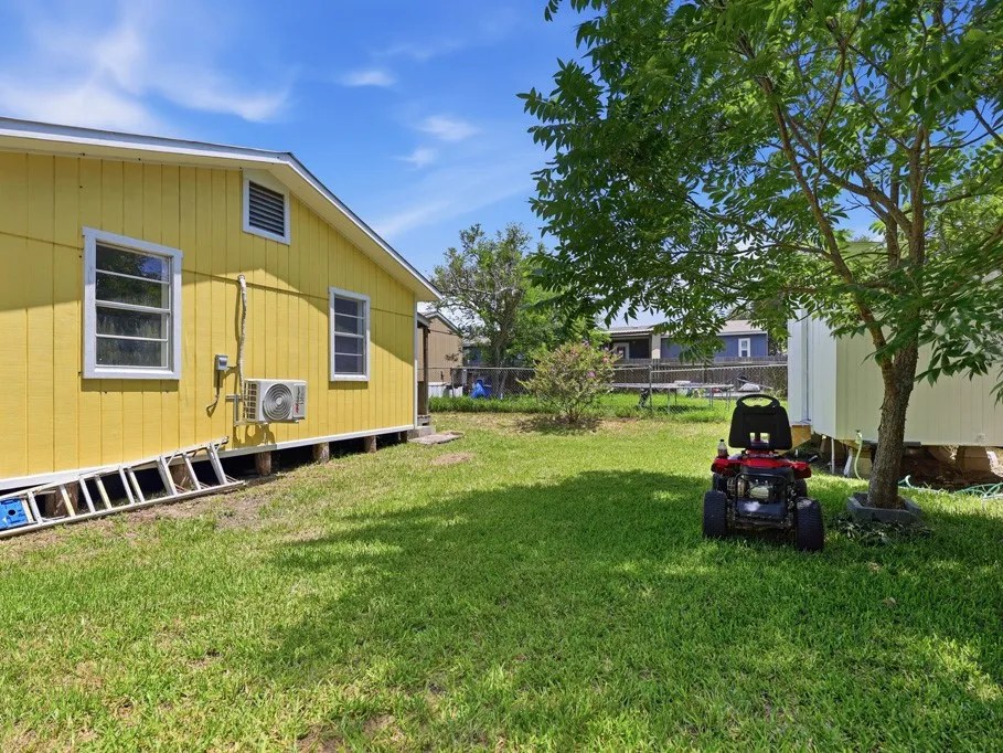 207 11th Street Fulton, TX 78358