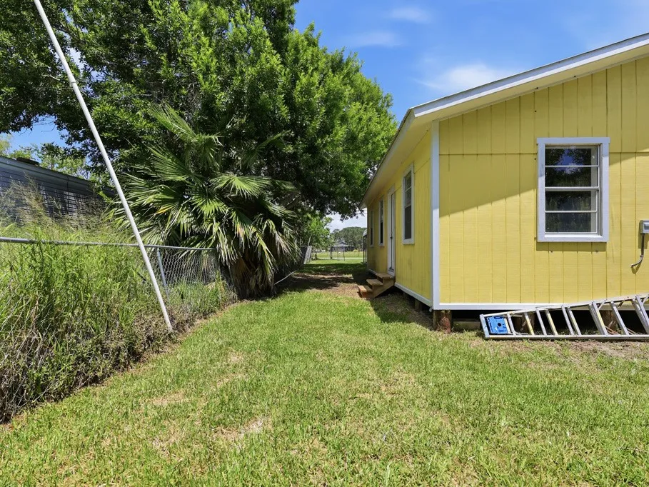 207 11th Street Fulton, TX 78358