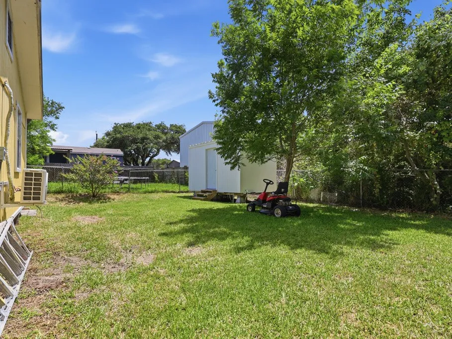 207 11th Street Fulton, TX 78358