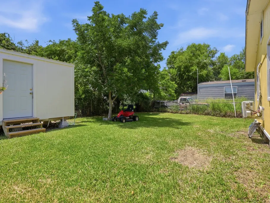 207 11th Street Fulton, TX 78358