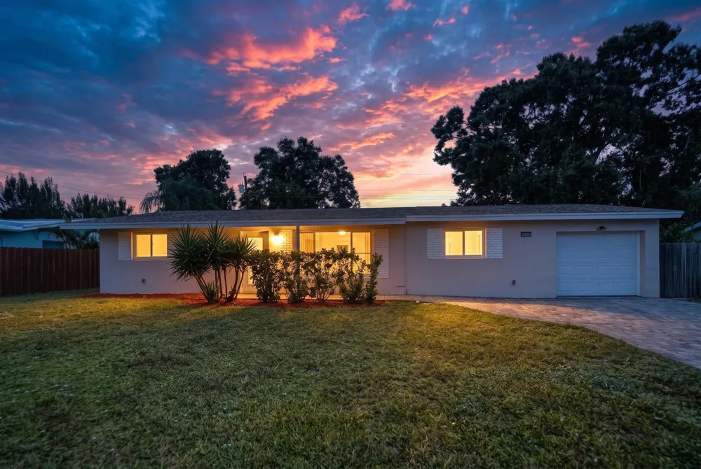 1956 SW 1st Place SW Vero Beach, FL 32962