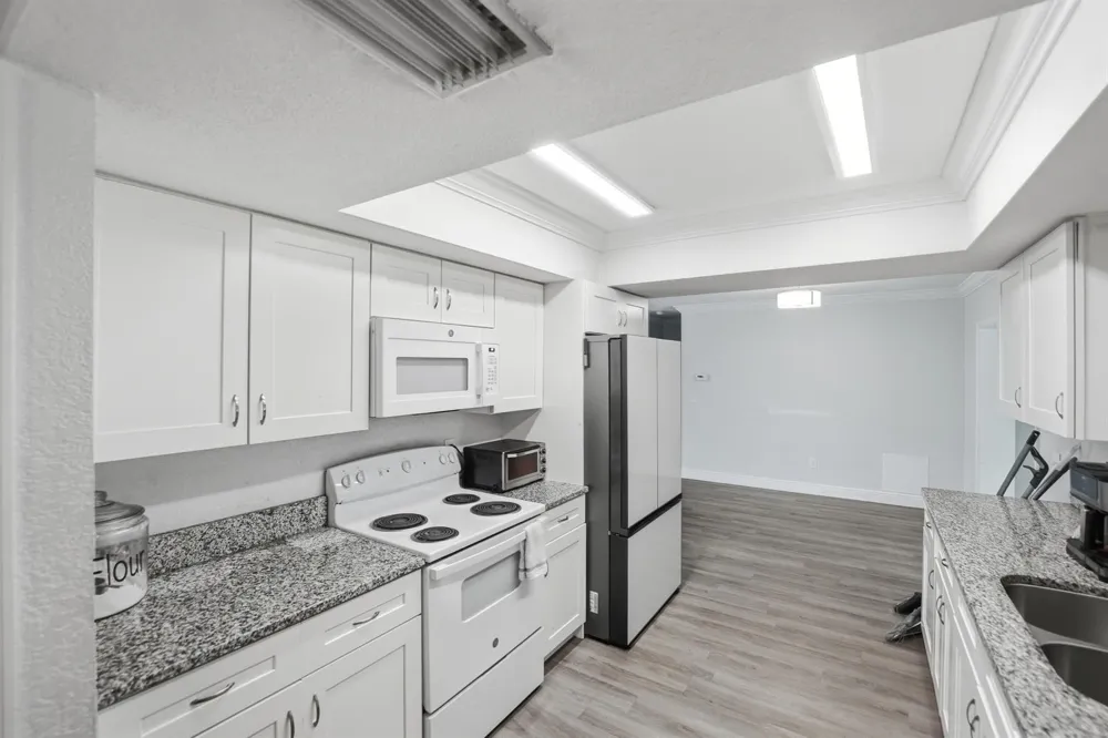 1956 SW 1st Place SW Vero Beach, FL 32962